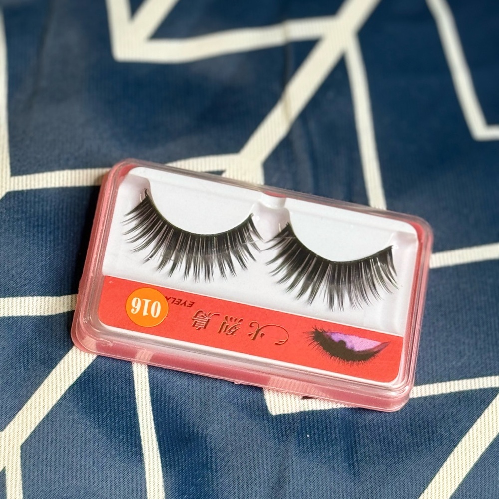 Eyelashes - Picture 2 of 2